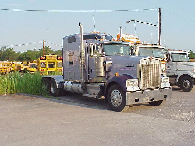 2003 Kenworth W900L
